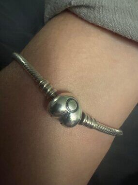 Pandora Bracelet 8in Heart Clasp S925 ALE Never Worn